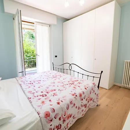 Casa Comparin Apartament Lesa